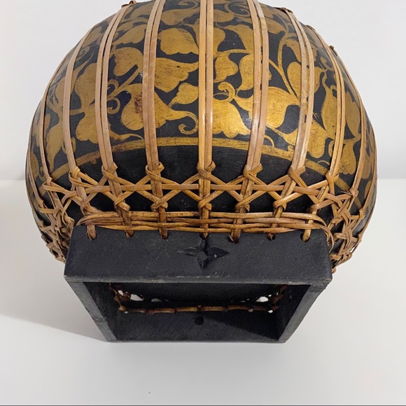 Vintage Hand Made Asian Basket with handle and lid - Picture 7 of 13